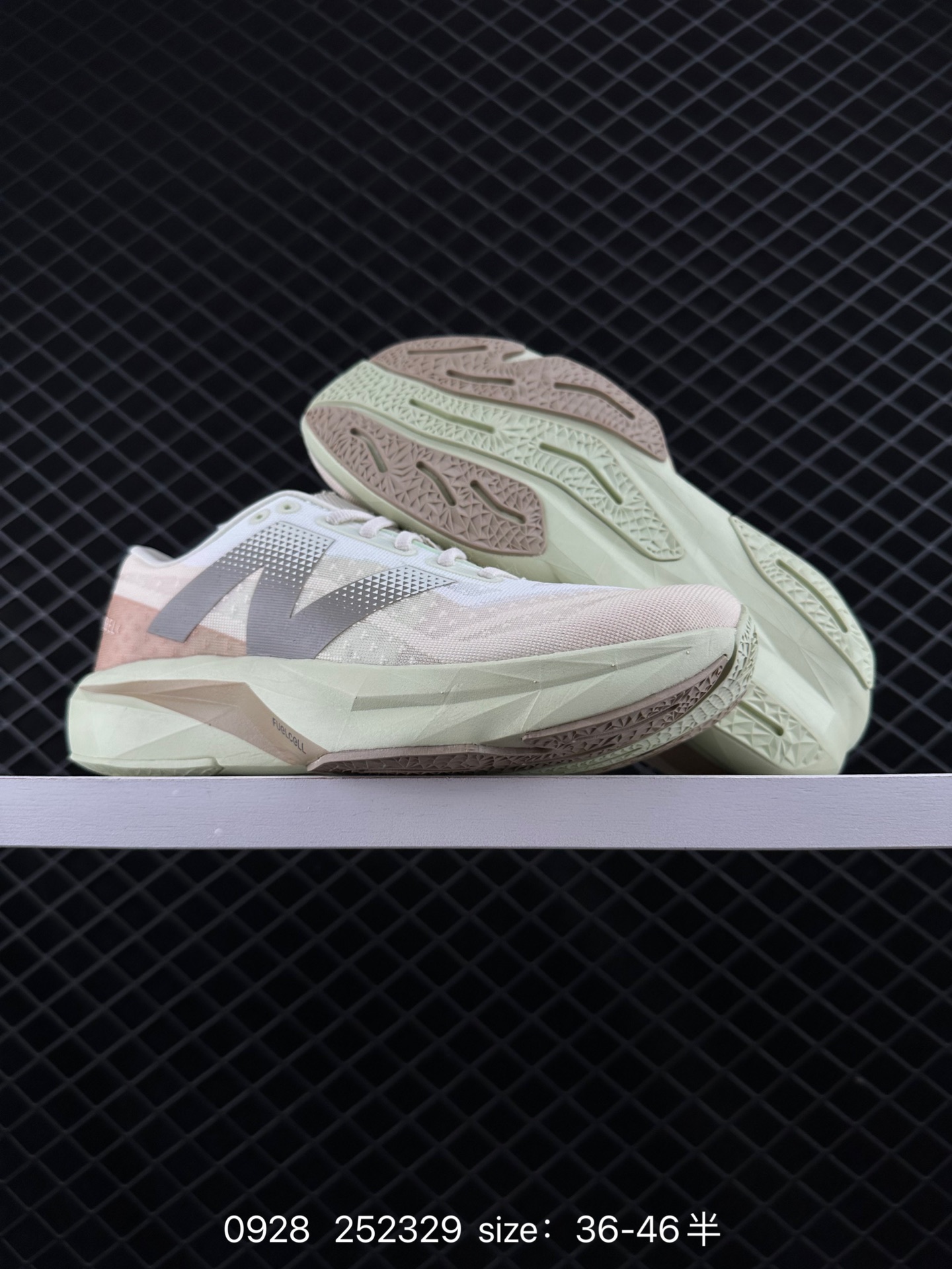 New Balance FuelCell SuperComp Trainer V2 NB